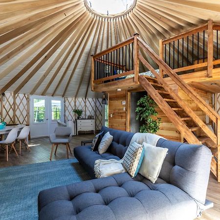Yourtes Glamping Du Poisson Blanc Notre-Dame-du-Laus 外观 照片