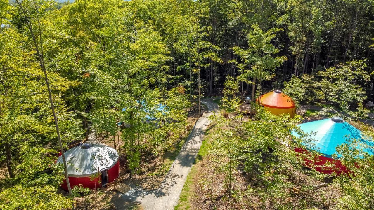 Yourtes Glamping Du Poisson Blanc Notre-Dame-du-Laus 外观 照片