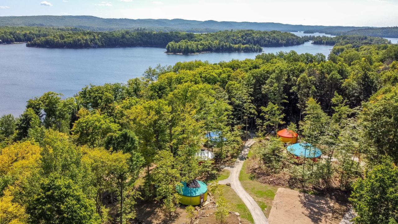 Yourtes Glamping Du Poisson Blanc Notre-Dame-du-Laus 外观 照片