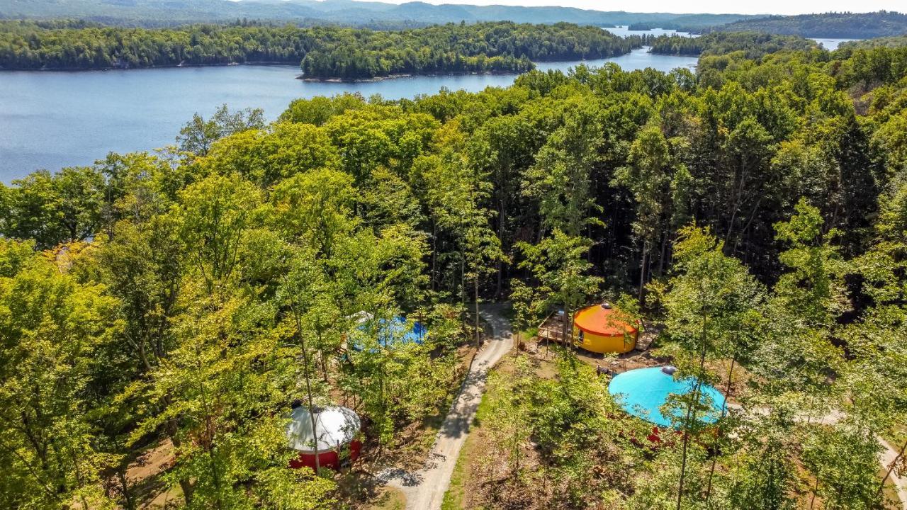 Yourtes Glamping Du Poisson Blanc Notre-Dame-du-Laus 外观 照片