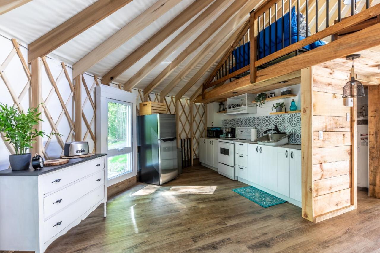 Yourtes Glamping Du Poisson Blanc Notre-Dame-du-Laus 外观 照片