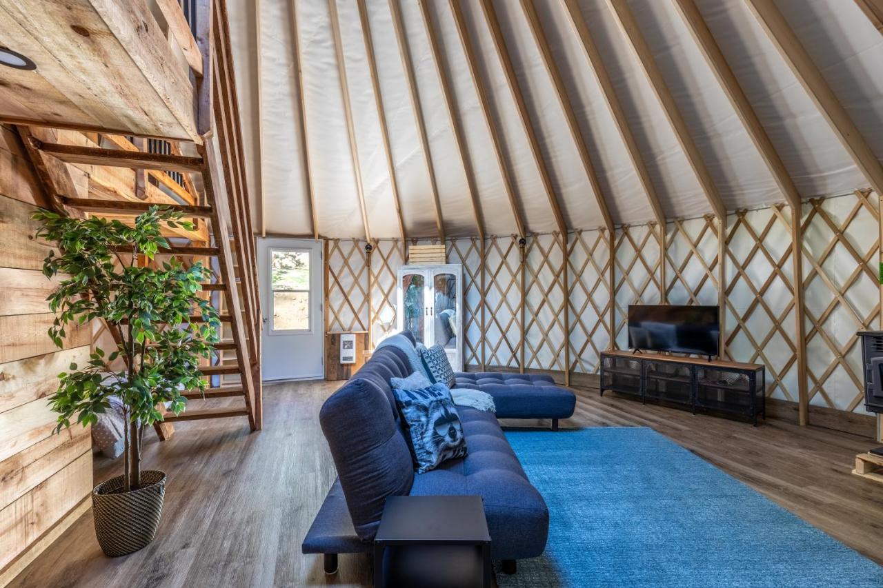 Yourtes Glamping Du Poisson Blanc Notre-Dame-du-Laus 外观 照片