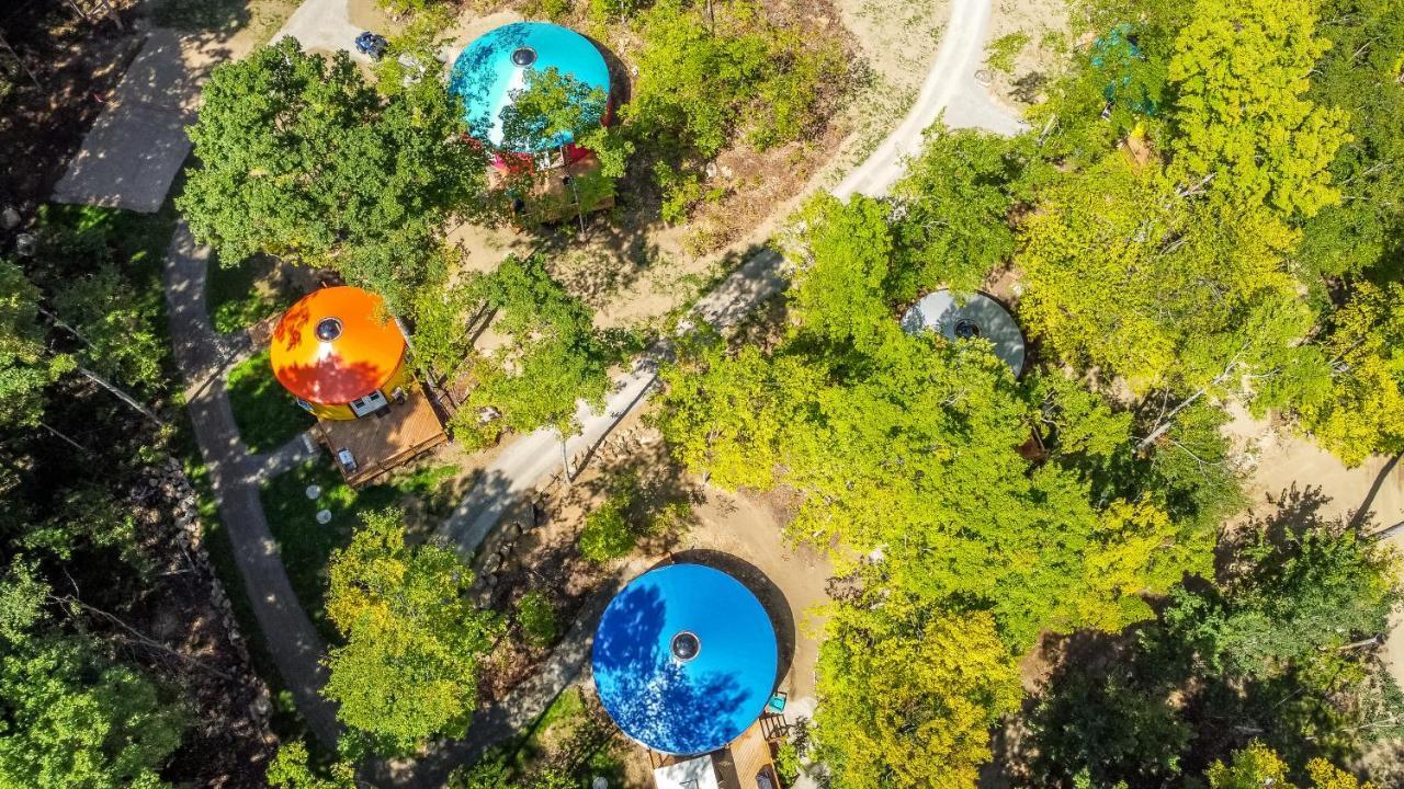 Yourtes Glamping Du Poisson Blanc Notre-Dame-du-Laus 外观 照片