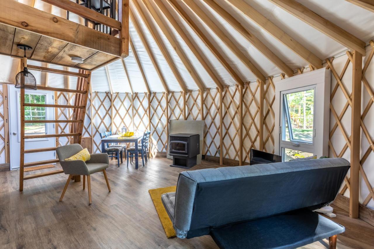 Yourtes Glamping Du Poisson Blanc Notre-Dame-du-Laus 外观 照片