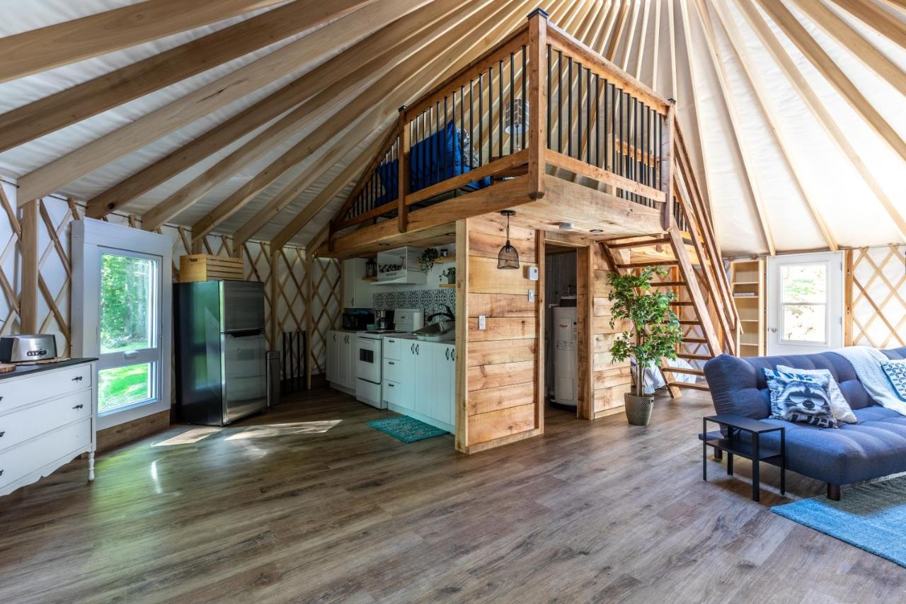Yourtes Glamping Du Poisson Blanc Notre-Dame-du-Laus 外观 照片