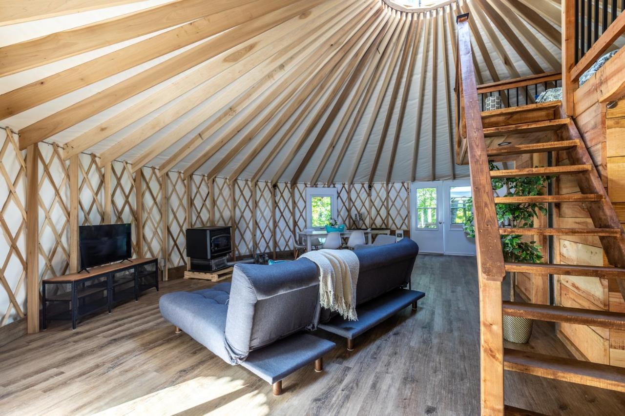 Yourtes Glamping Du Poisson Blanc Notre-Dame-du-Laus 外观 照片