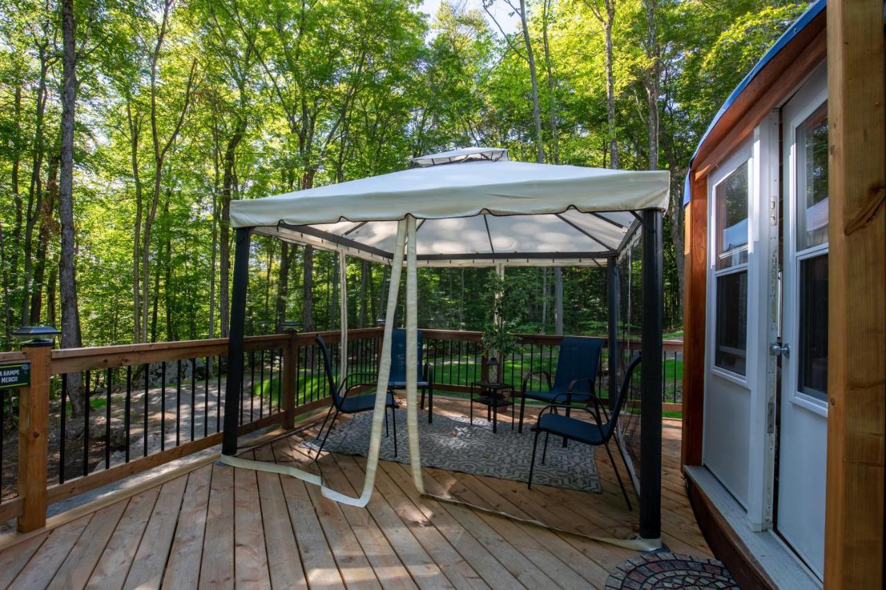Yourtes Glamping Du Poisson Blanc Notre-Dame-du-Laus 外观 照片